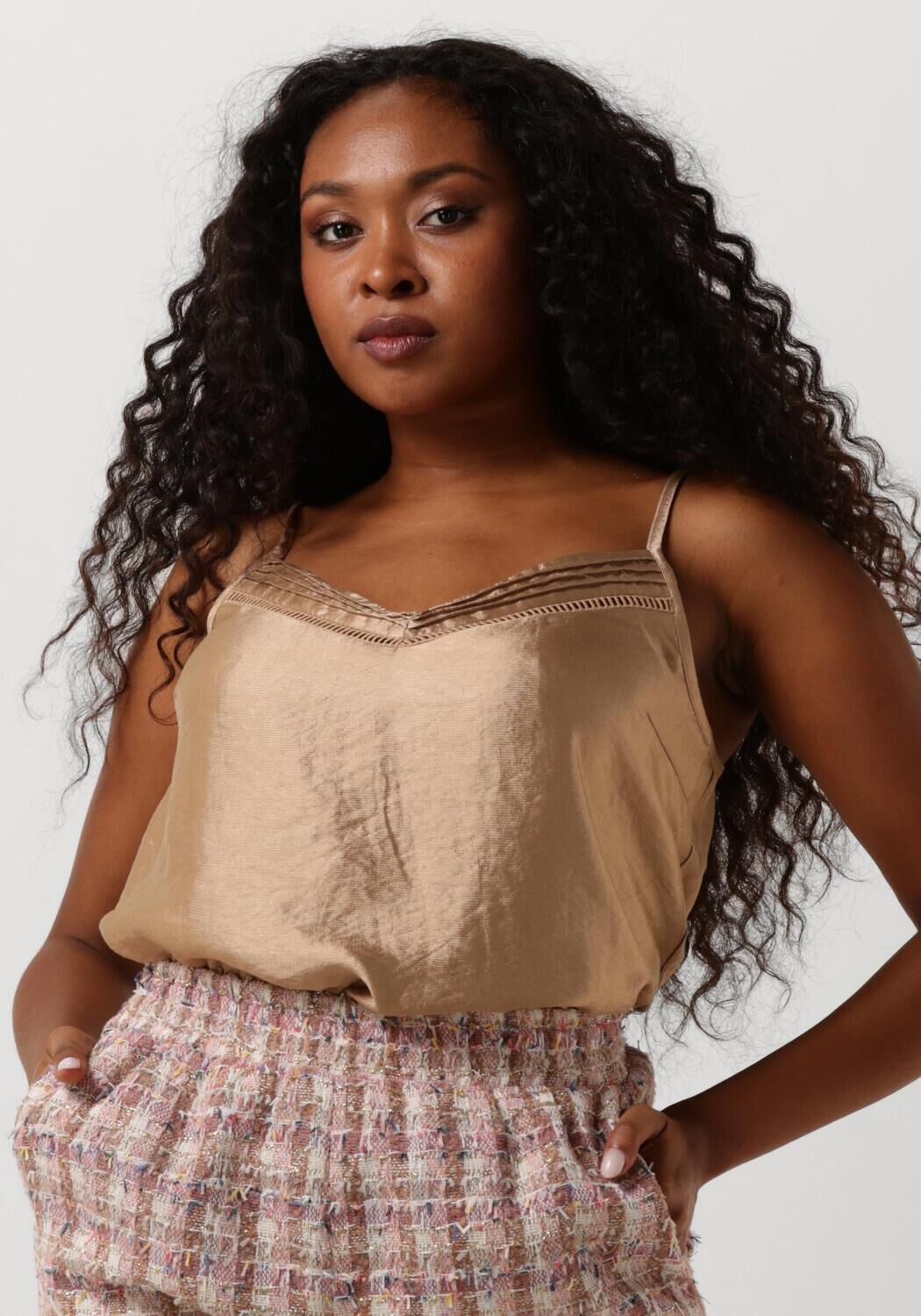 AAIKO Dames Tops & T-shirts Maeven Satin Vis 515 Beige