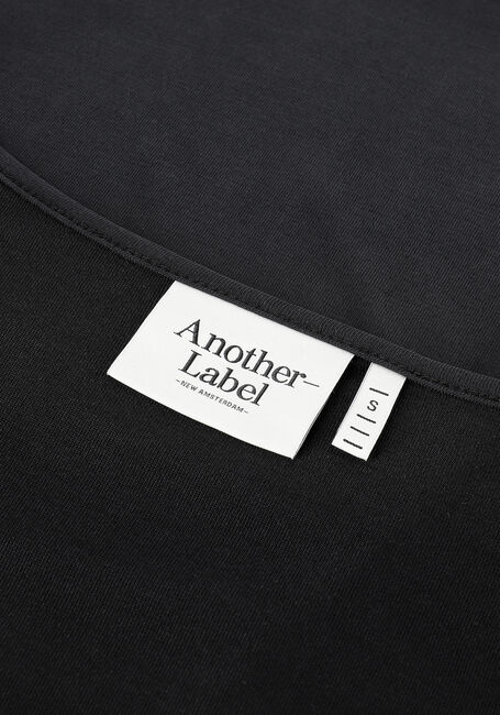 Zwarte ANOTHER LABEL T-shirt MAGNOLIA V-NECK T-SHIRT S/S - large