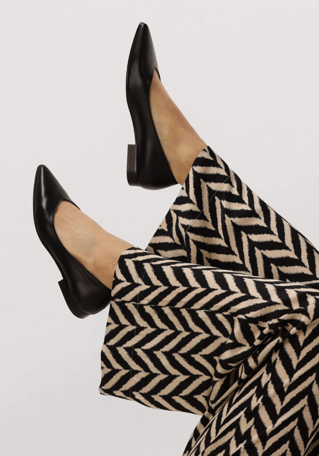 Zwarte NOTRE-V Ballerina's 08-233 - large