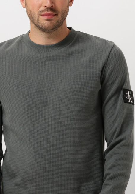 Grijze CALVIN KLEIN Sweater BADGE WAFFLES LS TEE - large