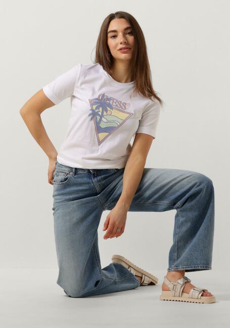 Witte GUESS T-shirt SS RN BEACH TRIANGLE TEE Witte GUESS T-shirt SS RN BEACH TRIANGLE TEE - large