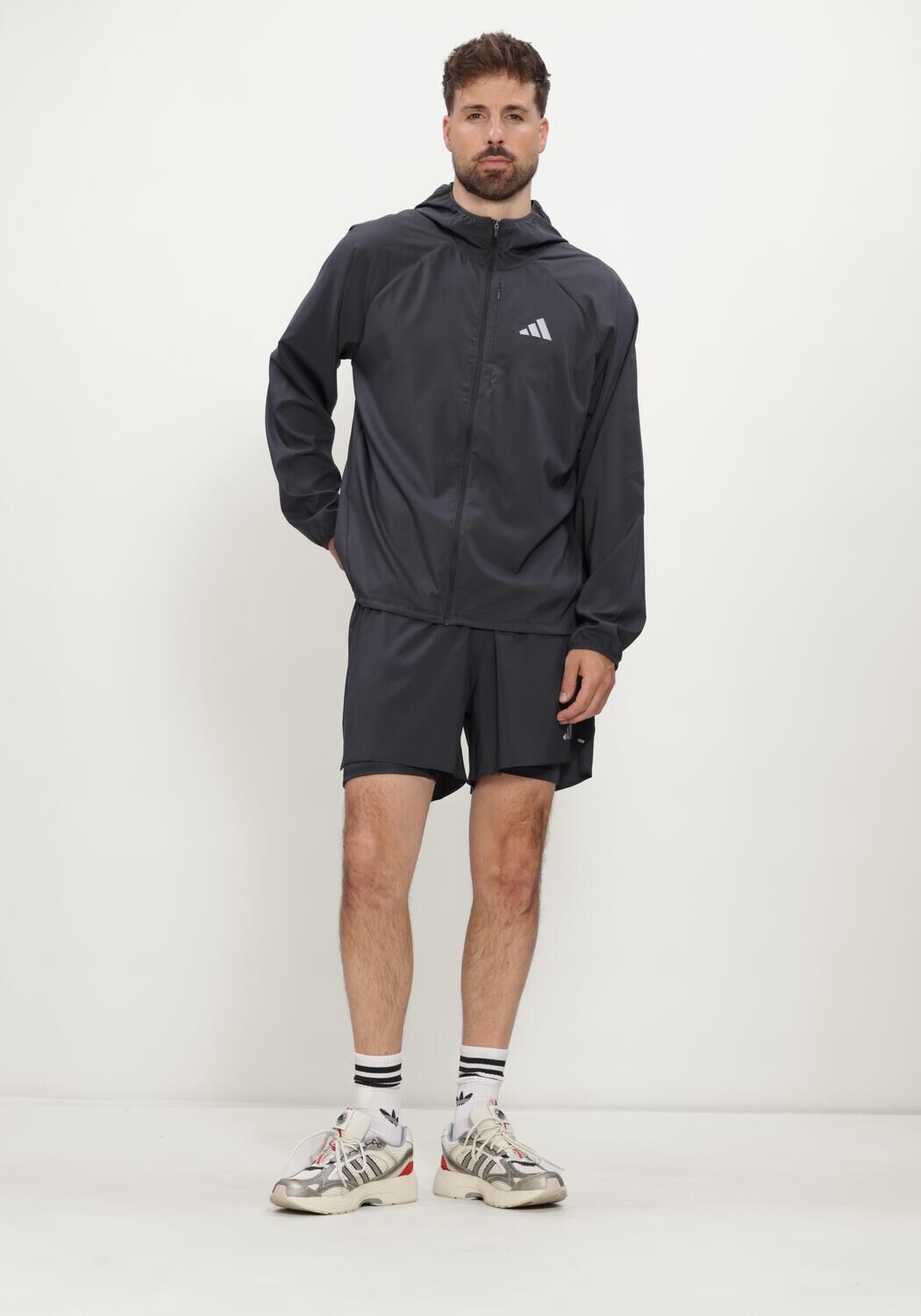 ADIDAS Heren Broeken Run Ess 21 S M Zwart