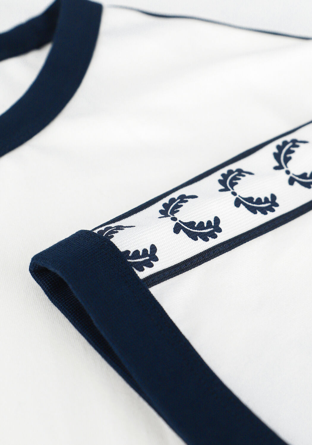 Gebroken wit FRED PERRY T-shirt TAPED RINGER T-SHIRT - large