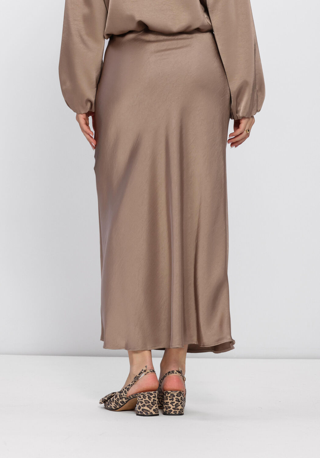 Taupe NEO NOIR Maxirok VICKY HEAVY SATEEN SKIRT - large