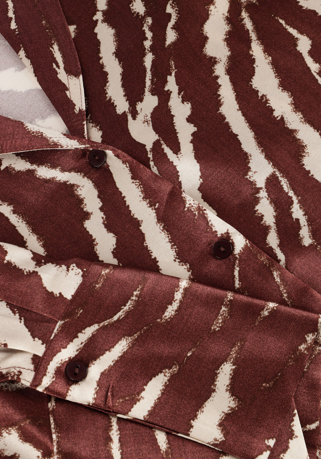 Bruine ROUGE EDIT Blouses ROUSHIANA LS PRINTED RESORT COLLAR SHIRT - large