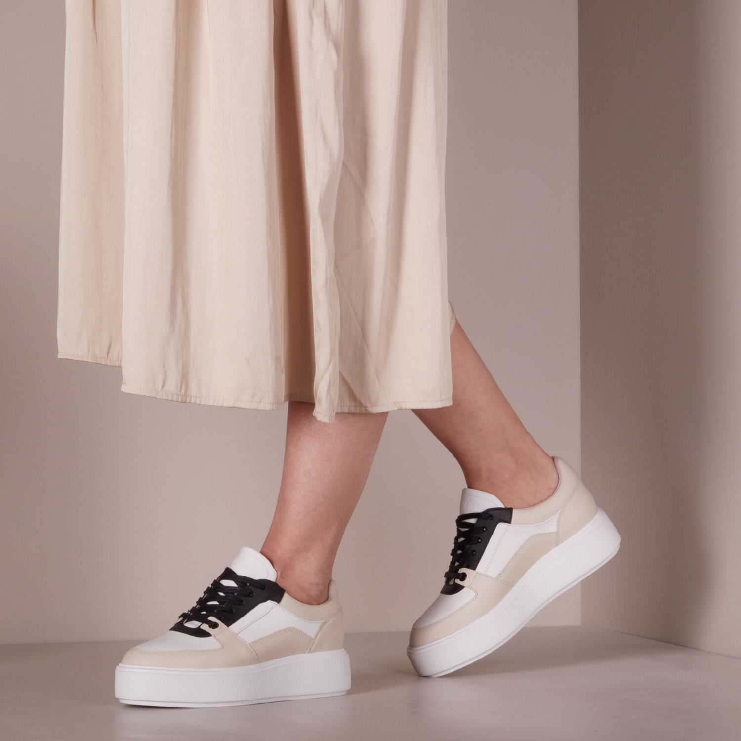 Witte NUBIKK Lage sneakers ROQUE ROYAL DAMES | Omoda