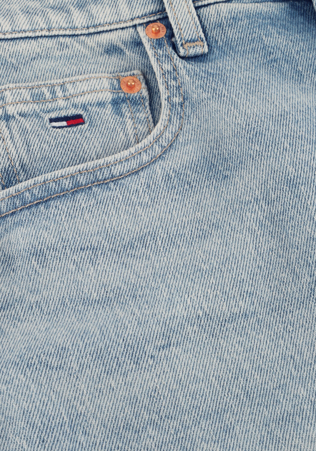 Lichtblauwe TOMMY JEANS Shorts MOM SHORT BJ8115 - large