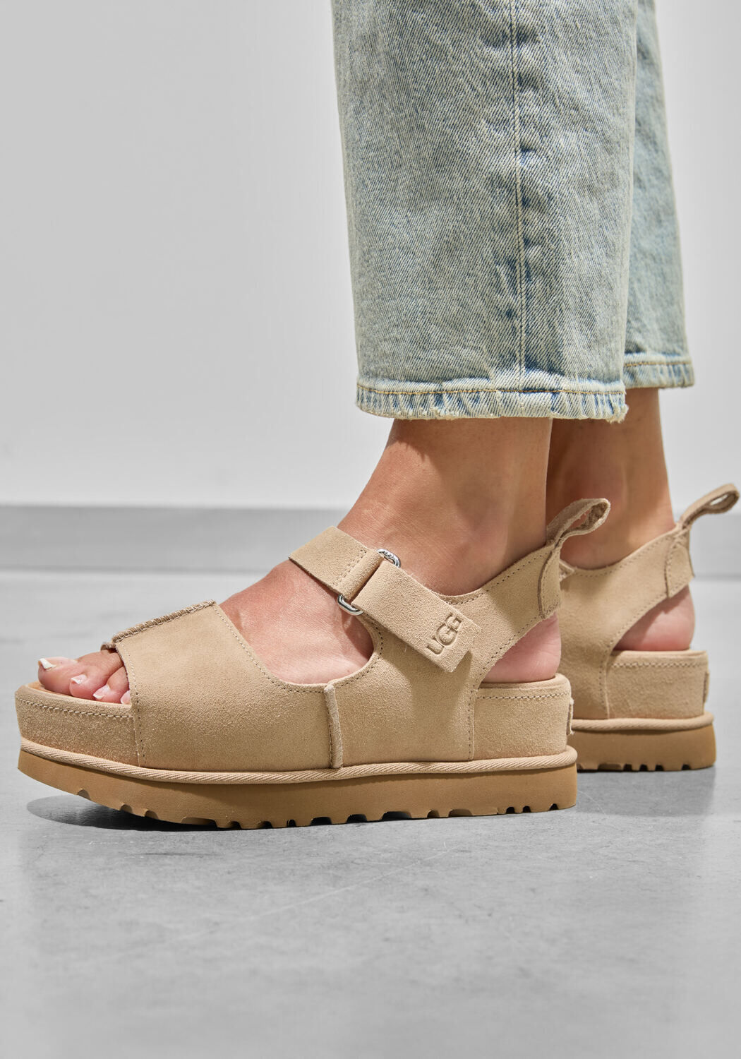 Beige UGG Platte sandalen W GOLDENSTAR HI - medium