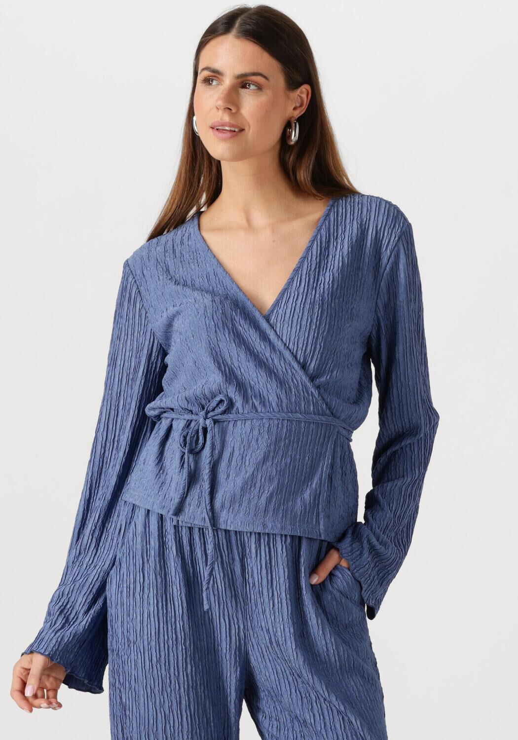COLOURFUL REBEL Dames Tops & T-shirts Winona Structure Wrap Top Blauw