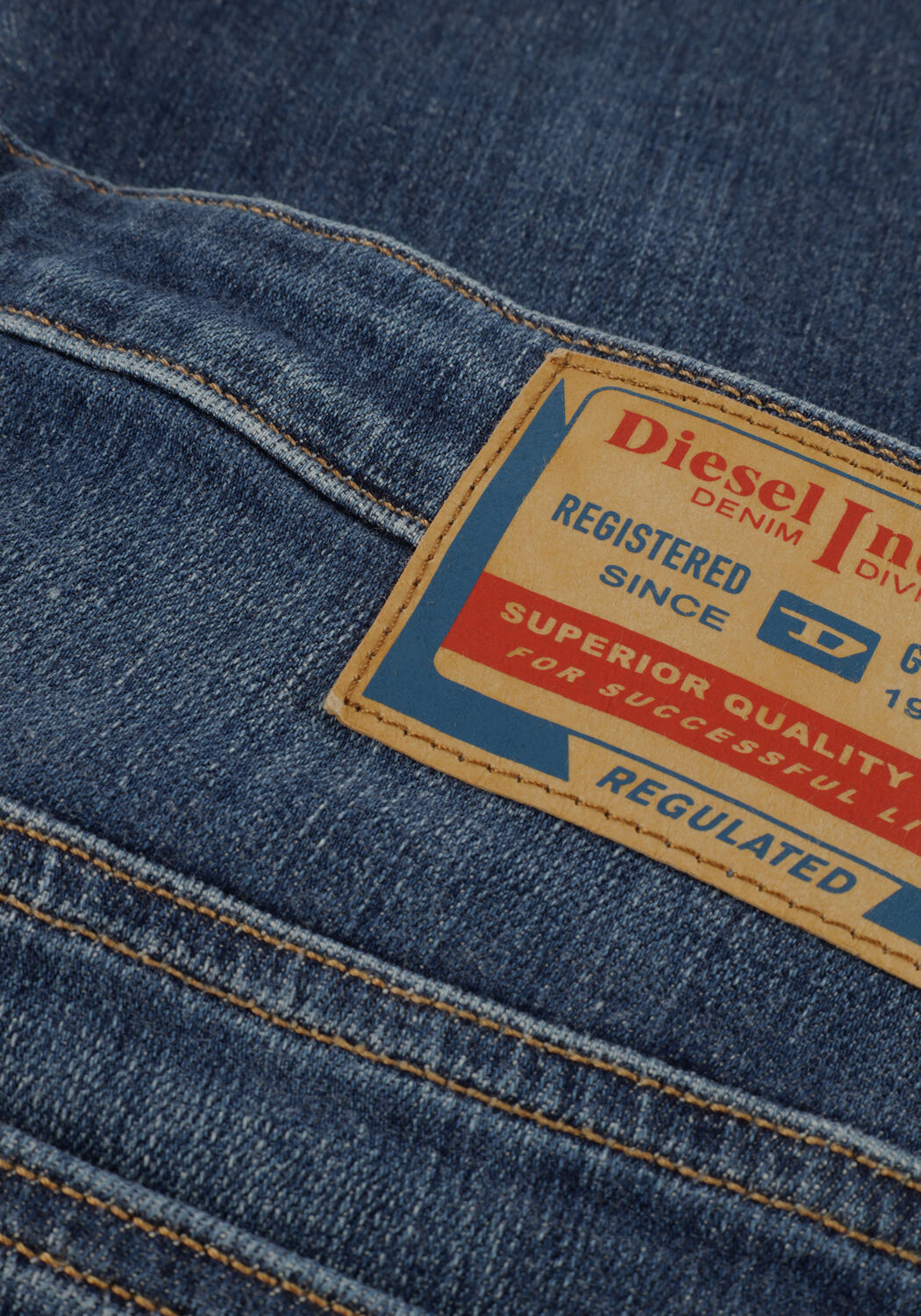 Vaqueros Ajustados Diesel D-Yennox 009EQ - Corte Zanahoria, Tejido Elástico, Azul Oscuro
