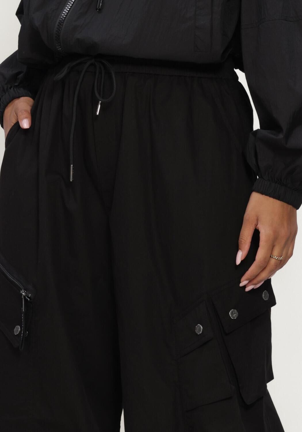 Zwarte HAUTE L'AMITI&Eacute; Cargobroeken AIR ZIP TALL PANT - large