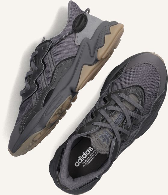 Grijze ADIDAS Lage sneakers OZWEEGO MEN Grijze ADIDAS Lage sneakers OZWEEGO MEN - large