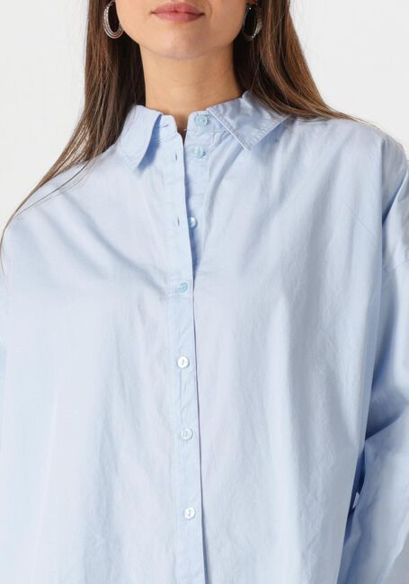 Lichtblauwe MY ESSENTIAL WARDROBE Blouses SUNNAMW BOXY SHIRT - large