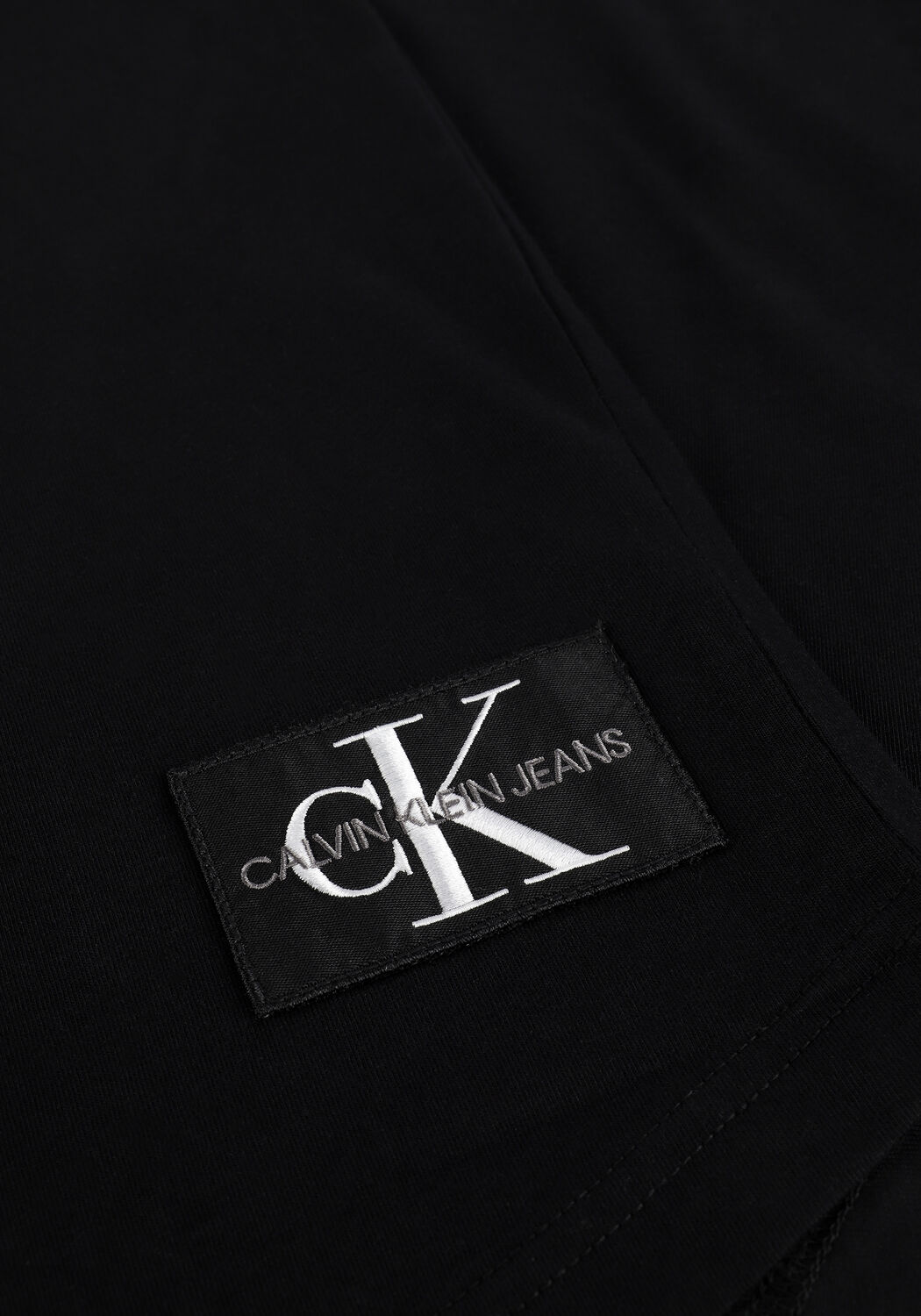 Zwarte CALVIN KLEIN T-shirt BADGE TURN UP SLEEVE - large