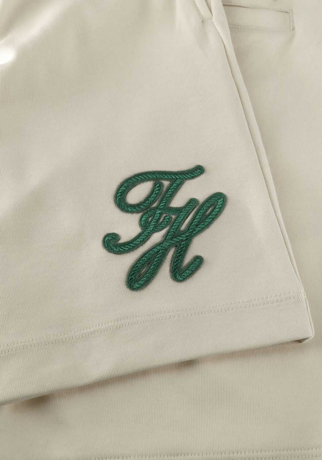 Witte TOMMY HILFIGER Korte broek TH SCRIPT GRAPHIC SWEATSHORTS - large