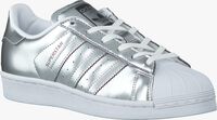 Zilveren ADIDAS Lage sneakers SUPERSTAR DAMES - medium