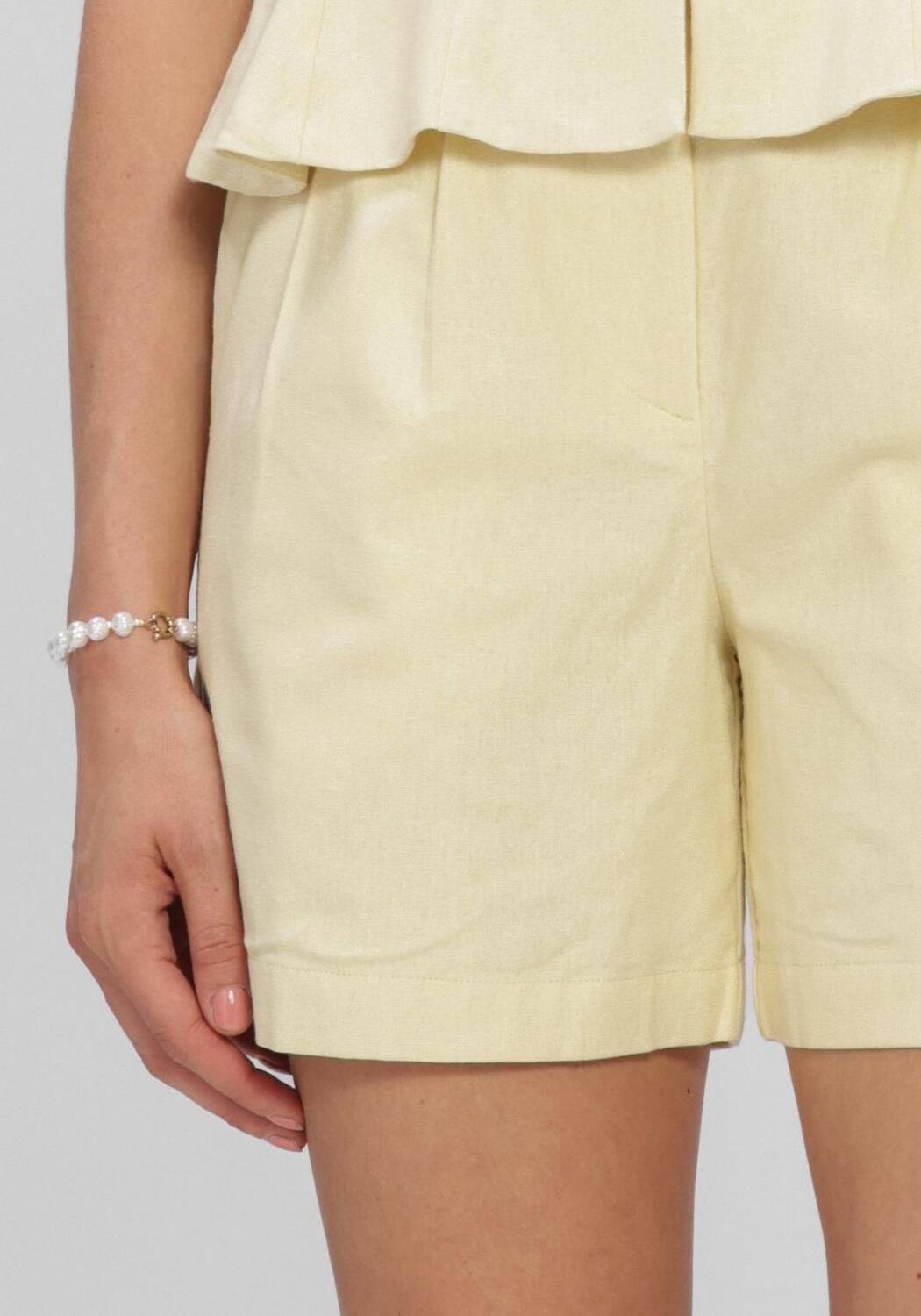Gele Y.A.S. Broeken YASLIRMA HW SHORTS - large