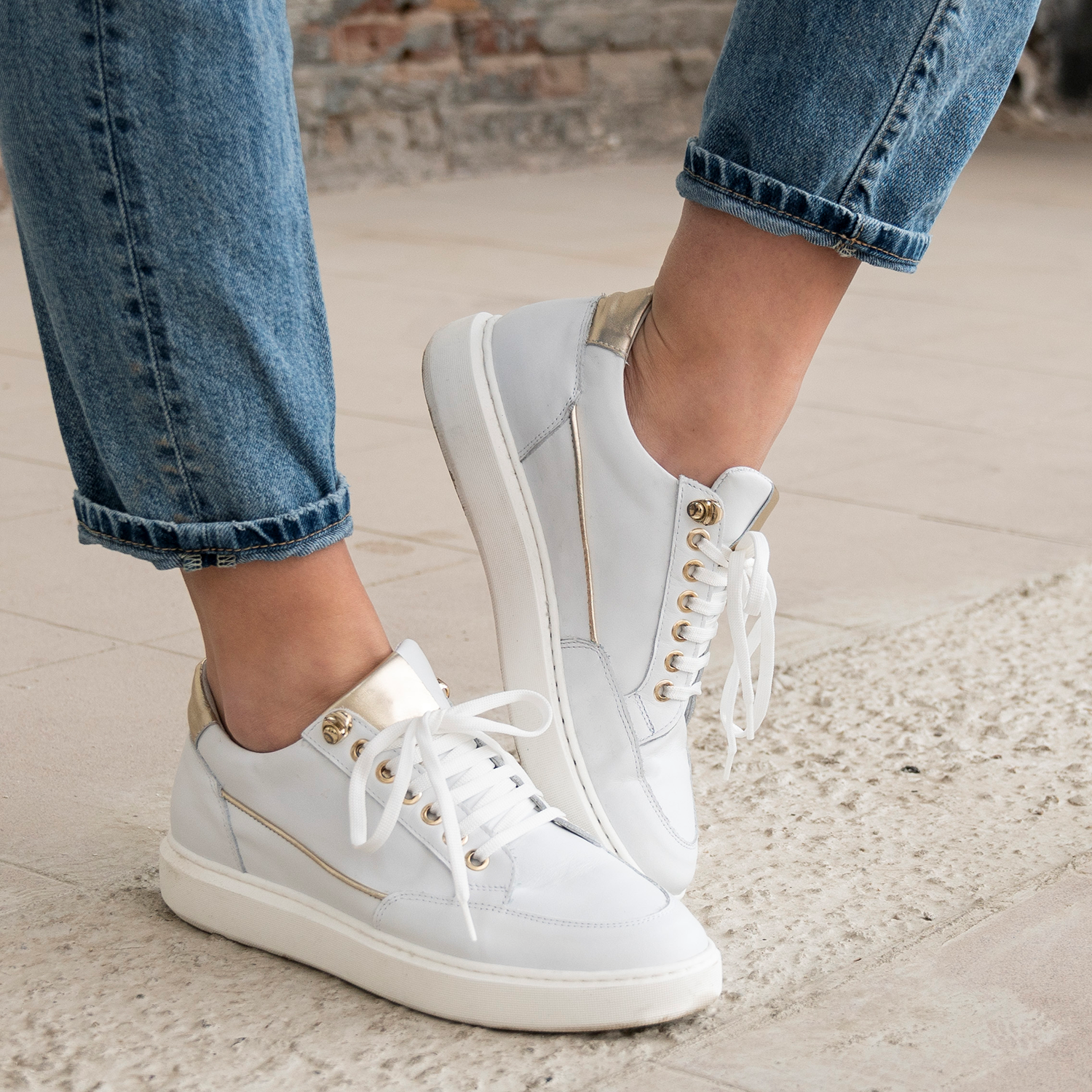 witte sneakers omoda