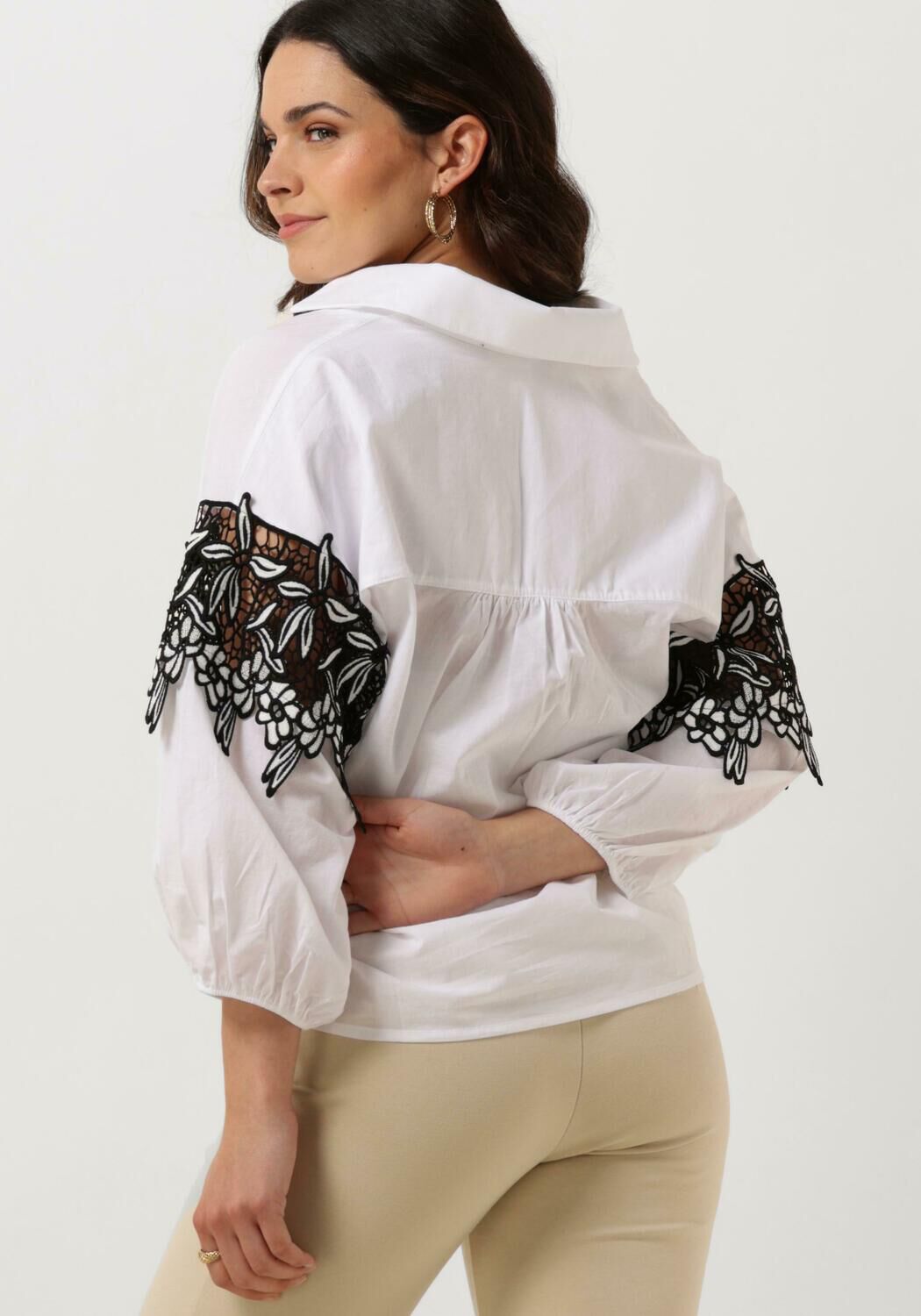 JANSEN AMSTERDAM Dames Blouses Cv777 Cotton Voile Blouse With Black white Lace Detail 3 4 Sleeve Wit