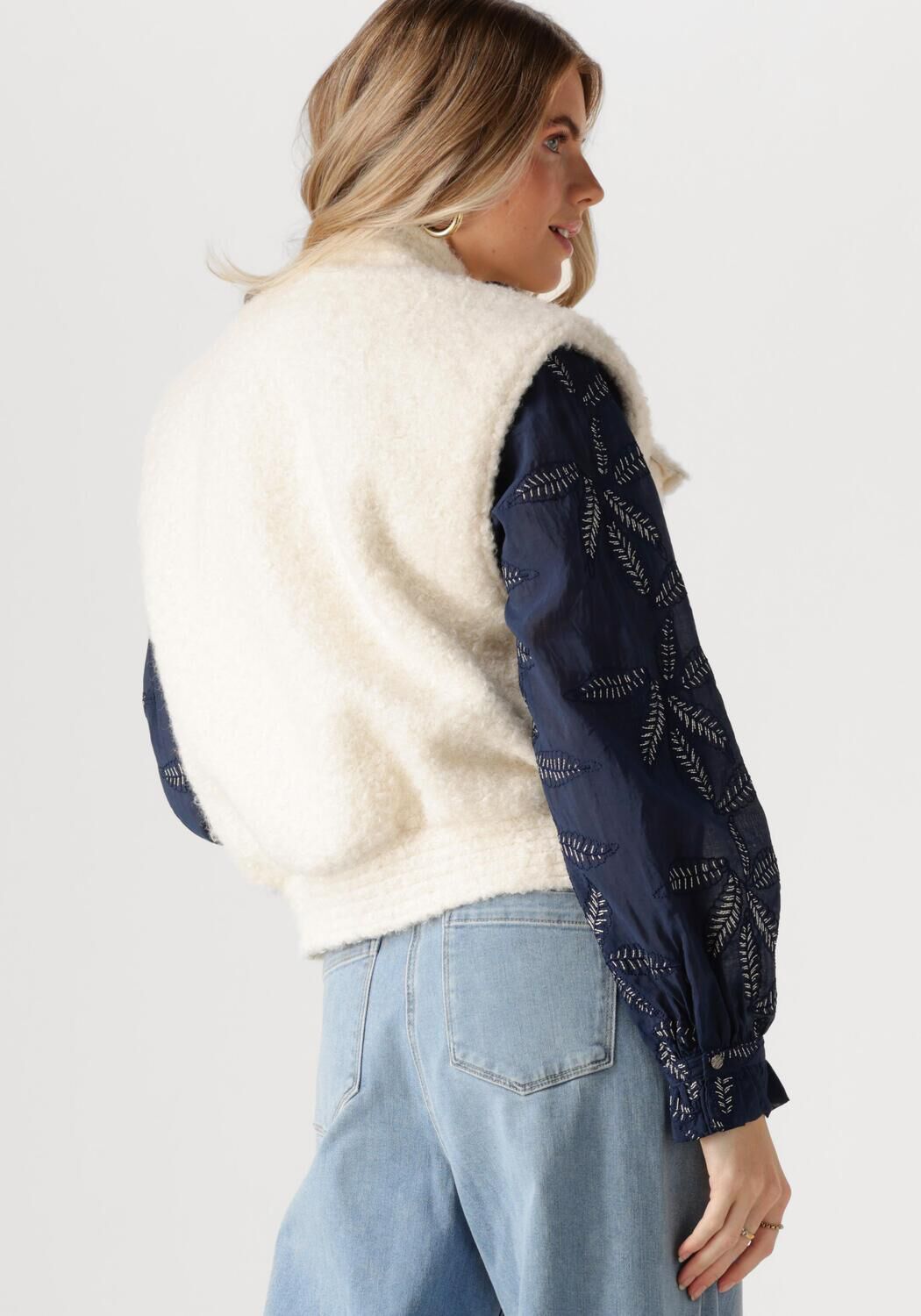 NUKUS Dames Blazers Mia Gilet Boucle Wit