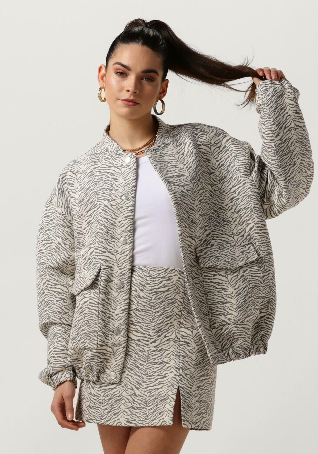 ALIX THE LABEL Dames Jassen Ladies Wove Tiger Jacquard Jacket Grijs