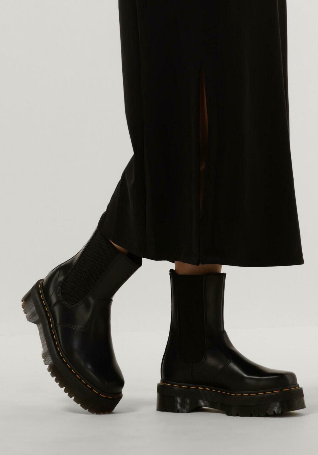 2976 quad outlet chelsea boots