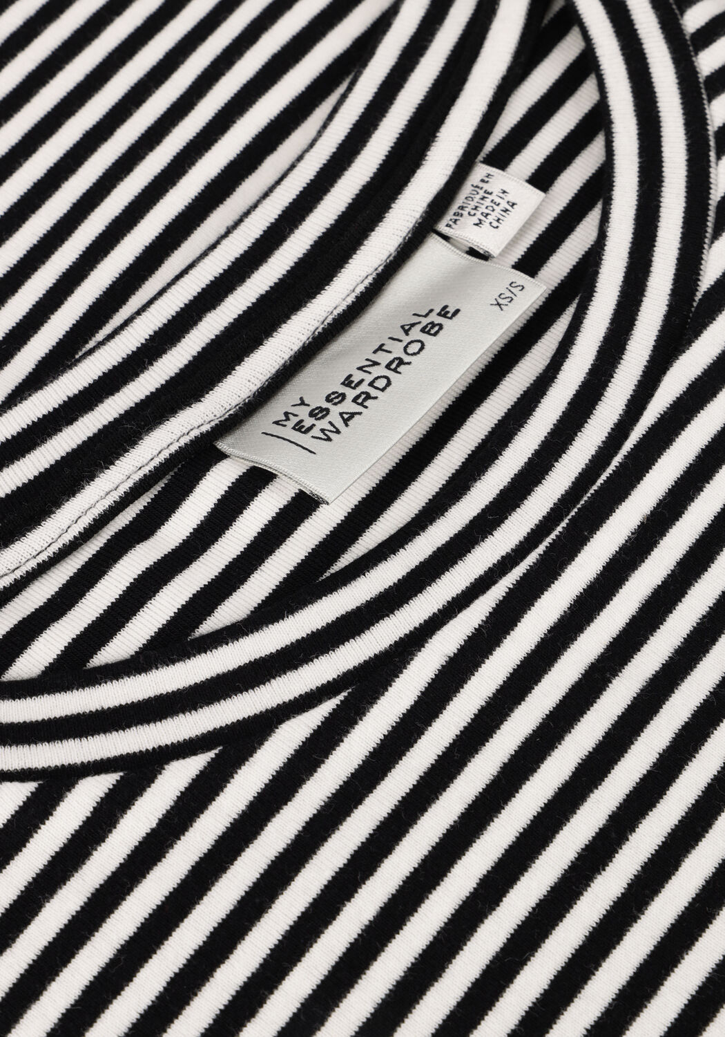 Zwarte MY ESSENTIAL WARDROBE T-shirt DANAMW AMB. TEE - large