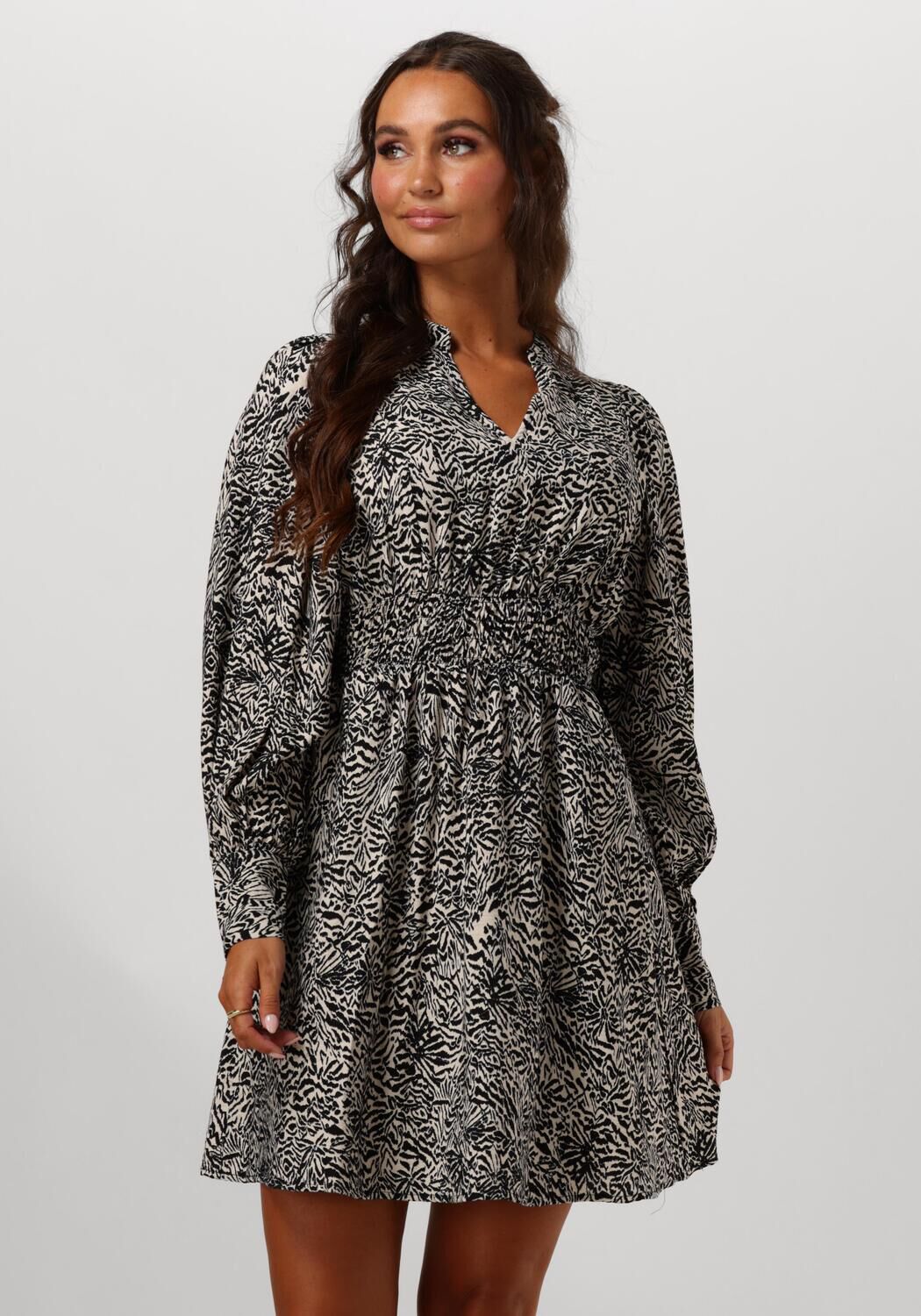 Moss copenhagen Crème Korte Jurk met Coole Print Black Dames