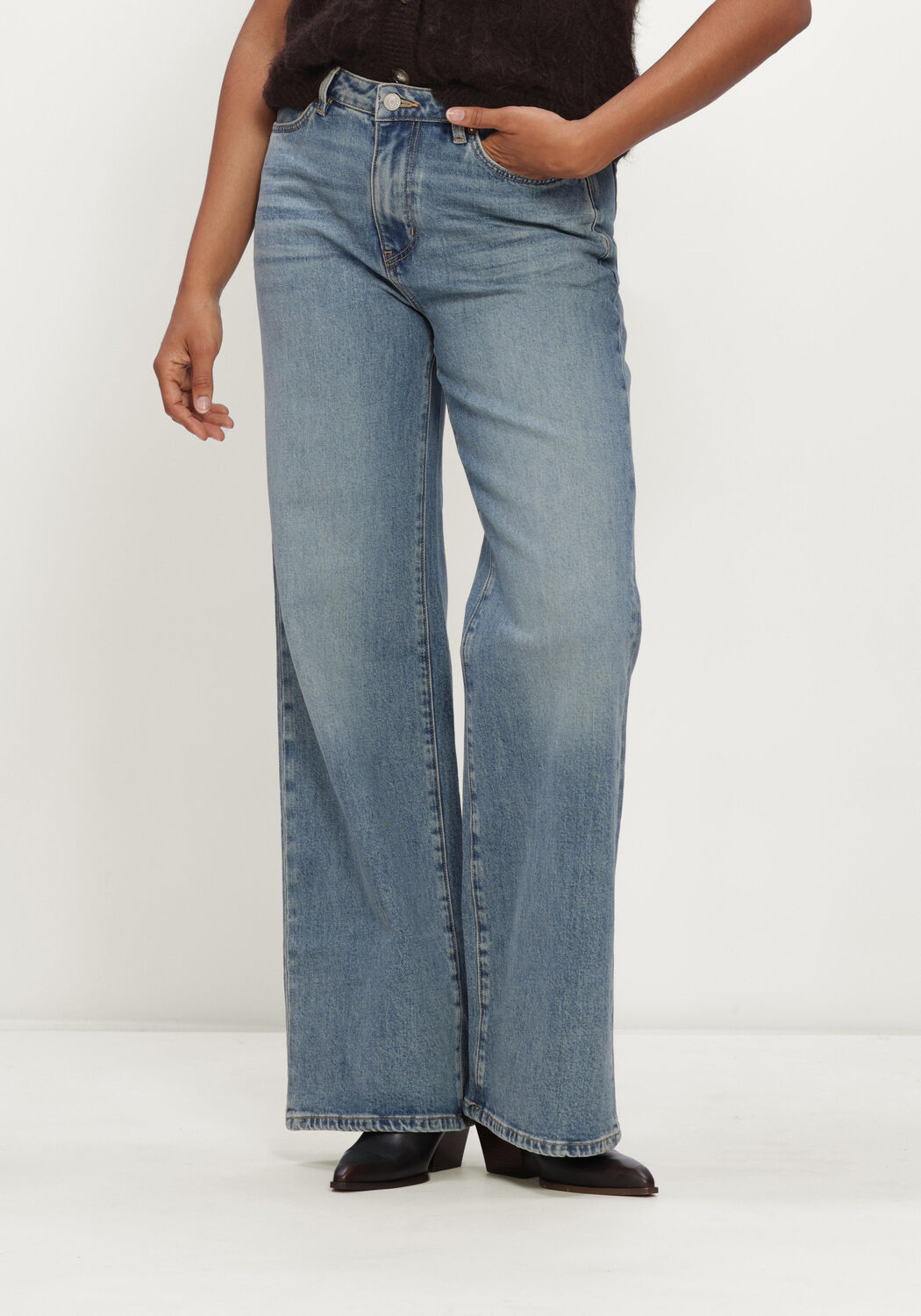 Lichtblauwe CIRCLE OF TRUST Wide jeans MADDY DNM - large