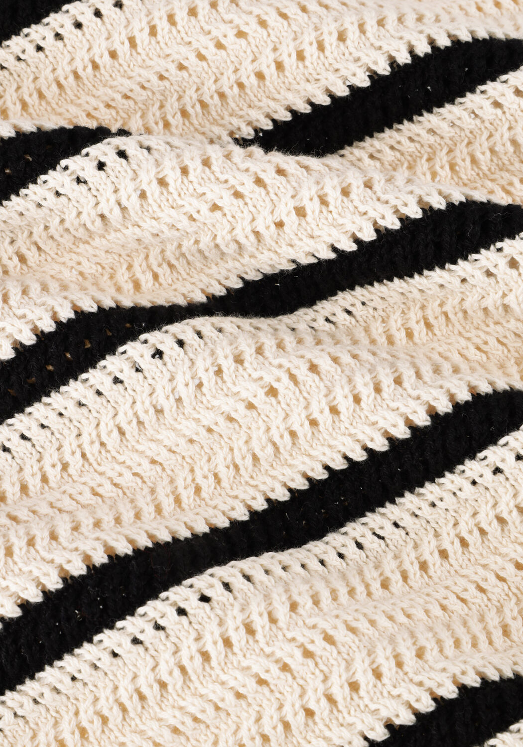 Zwarte SELECTED WOMEN T-shirt SLFVINNA SS STRUCTURE KNIT O-NECK - large