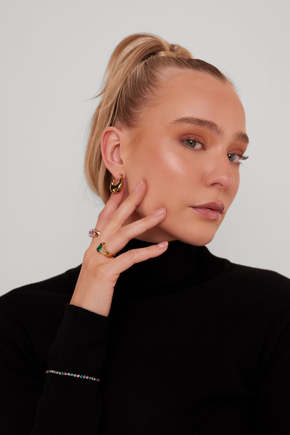 Goudkleurig NOTRE-V Oorbellen OMFW22-012 - large