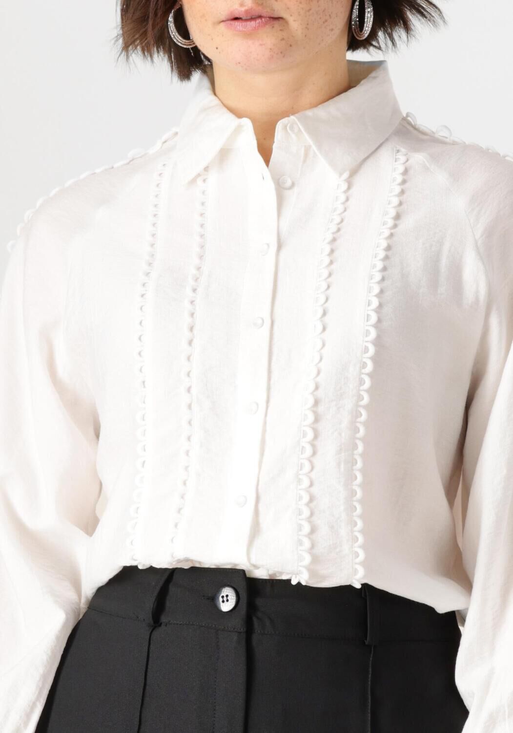 JANSEN AMSTERDAM Dames Blouses Indi Blouse Fs 793 Long Sleeve Lace Tape Wit