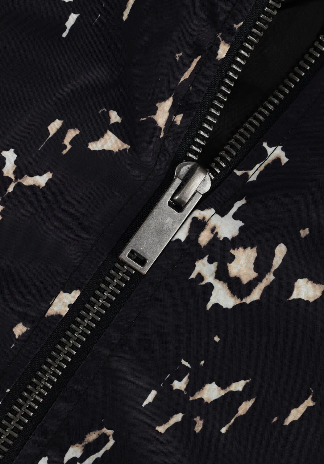 Zwarte ALIX THE LABEL Jack LADIES WOVEN OVERSIZED ANIMAL PADDED BOMBER - large