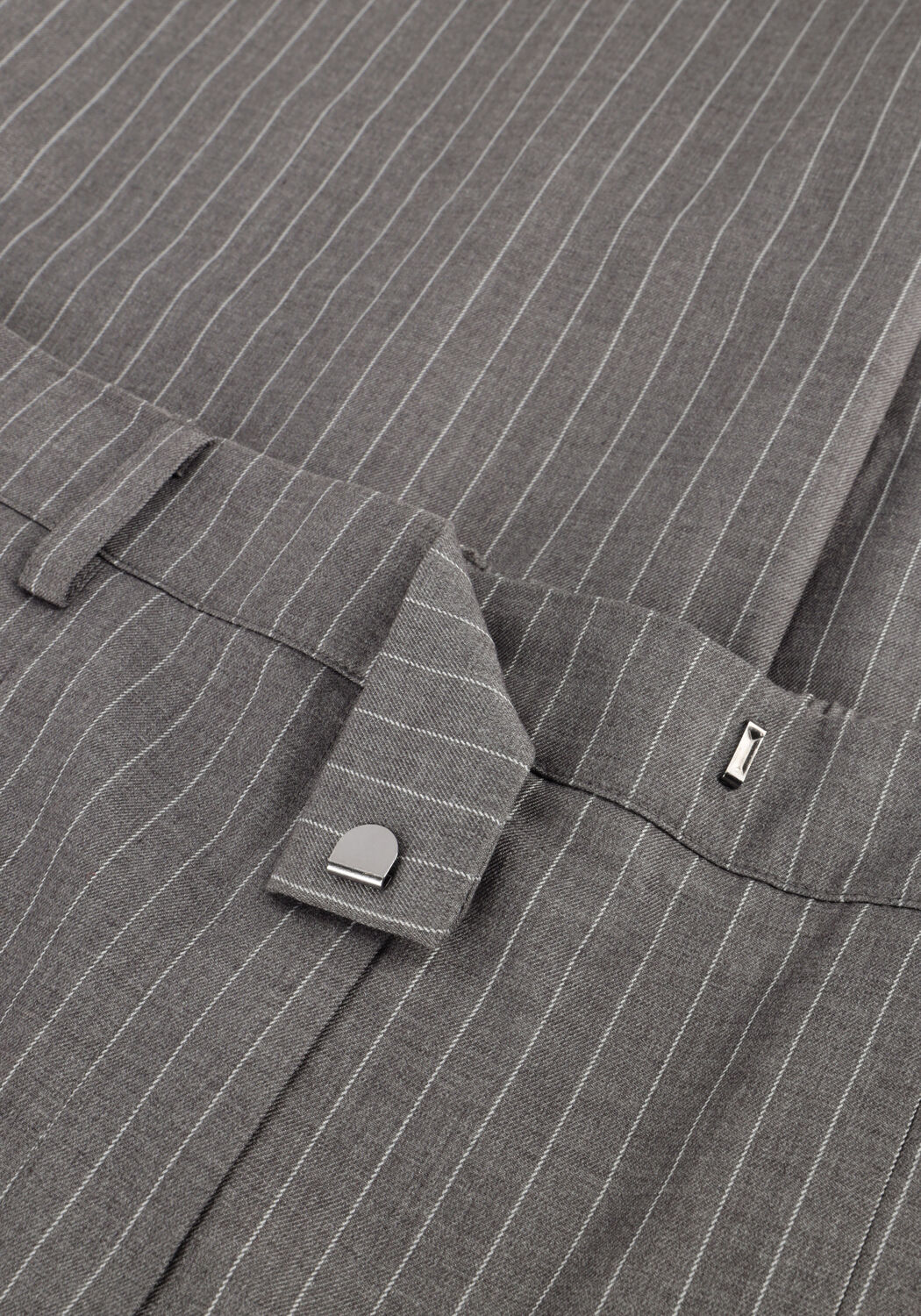 Grijze ANOTHER LABEL Pantalon MOORE PLEATED PIN STRIPE PANTS - large