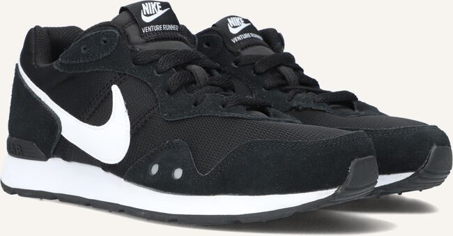 Zwarte NIKE Lage sneakers VENTURE RUNNER WMNS Zwarte NIKE Lage sneakers VENTURE RUNNER WMNS - large