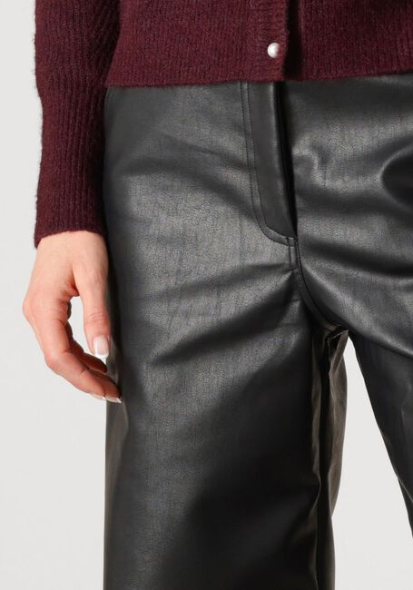 Zwarte NEO NOIR Pantalon PINUR FAUX LEATHER PANTS - large