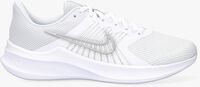 Witte NIKE Lage sneakers DOWNSHIFTER 11 - medium