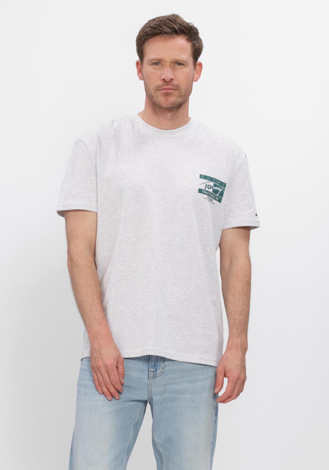 Lichtgrijze TOMMY JEANS T-shirt TJM REG SIGN FLAG SS TEE EXT - large