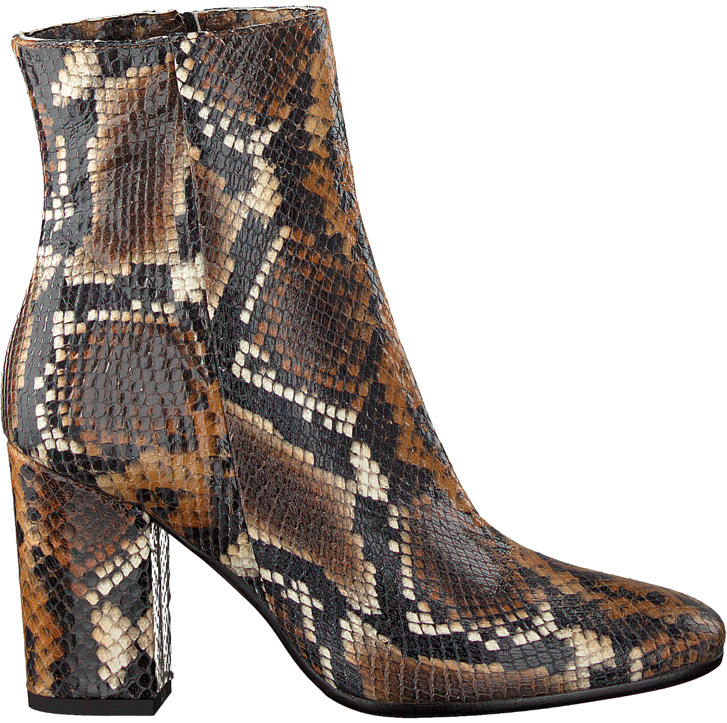 Robin | Omoda Friends | @robinverbon | Notre V | Boots in Robin | Omoda Friends | @robinverbon | Notre V | Boots in