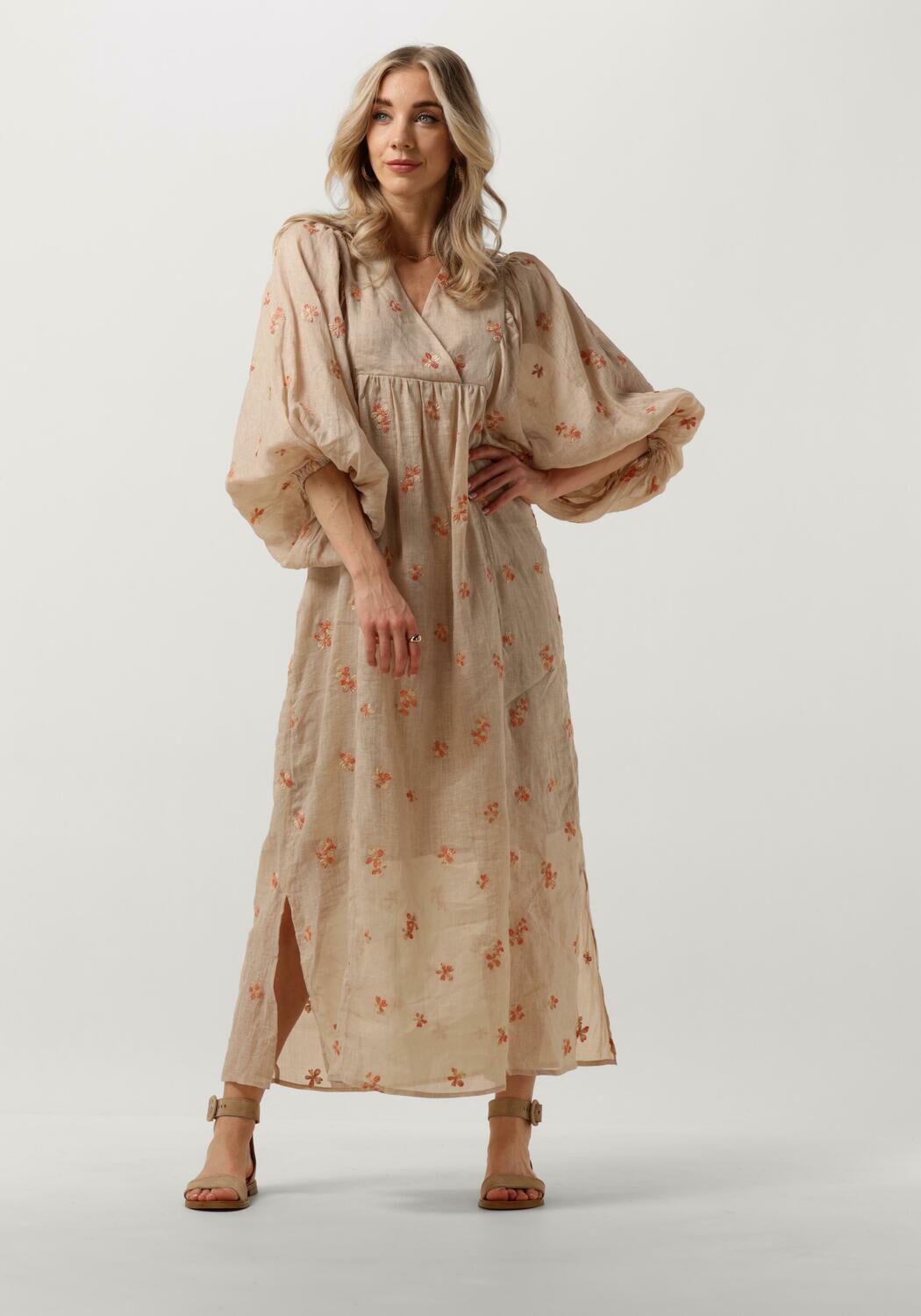 Zand NUKUS Maxi jurk MONICA DRESS EMBROIDERY Omoda