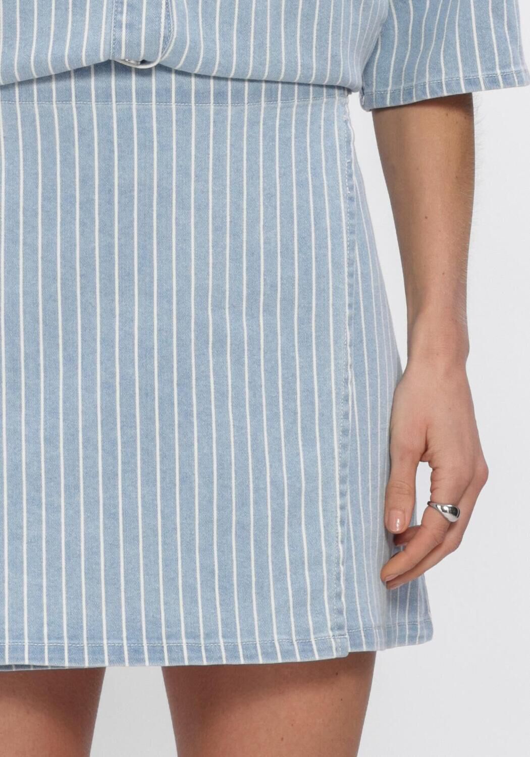 Blauwe OBJECT Shorts OBJSANNI MW SHORT DENIM SKIRT - large