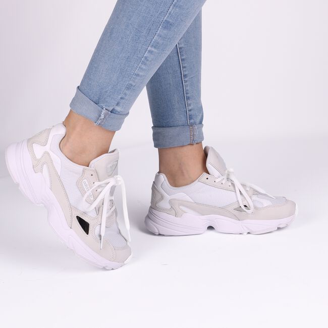 Witte ADIDAS Lage sneakers FALCON W - large