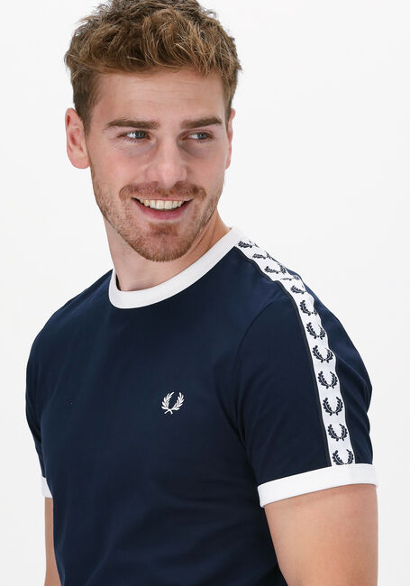 Donkerblauwe FRED PERRY T-shirt TAPED RINGER T-SHIRT - large
