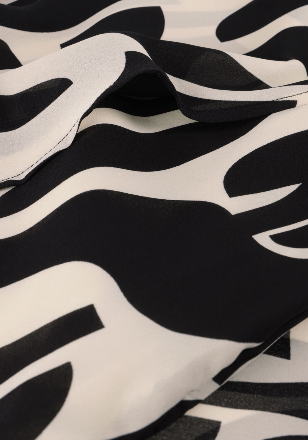 Zwarte ANOTHER LABEL Mini jurk AZRA GRAPHIC DRESS L/S - large