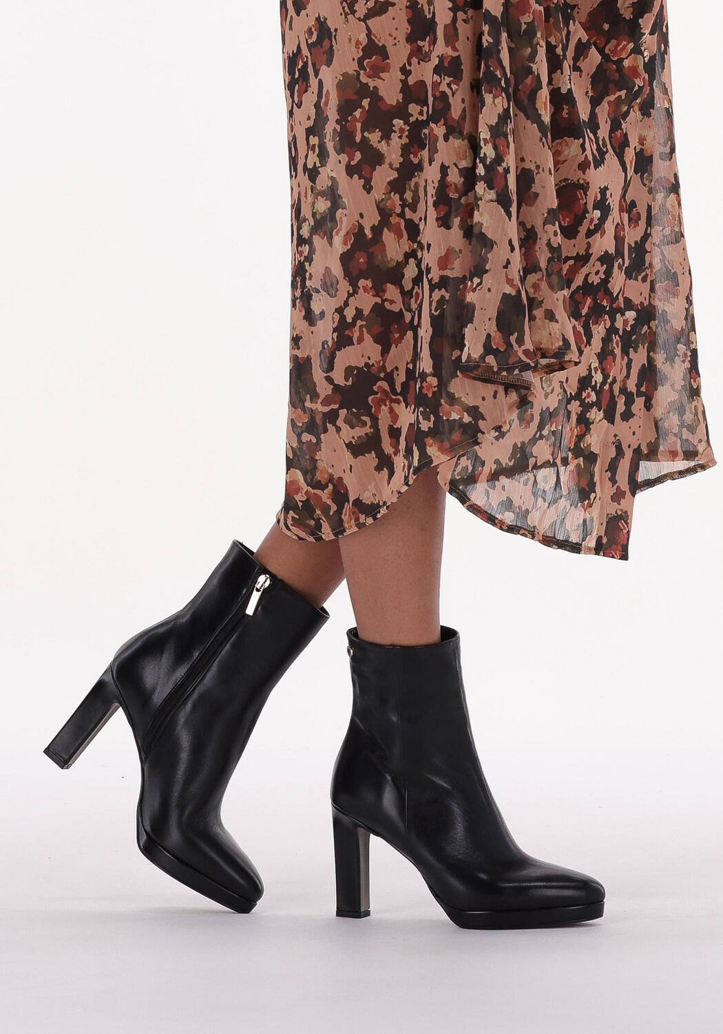 Schoenen Laarzen Enkellaarzen Violeta by Mango Enkellaarzen zwart zakelijke stijl 