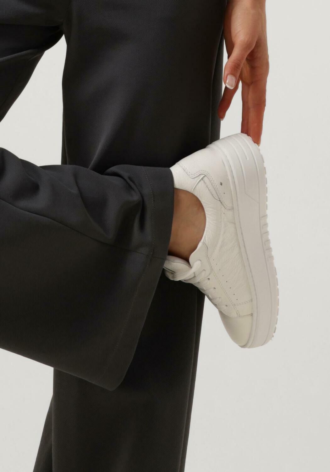 Witte OMODA Lage sneakers ANEMONE - large