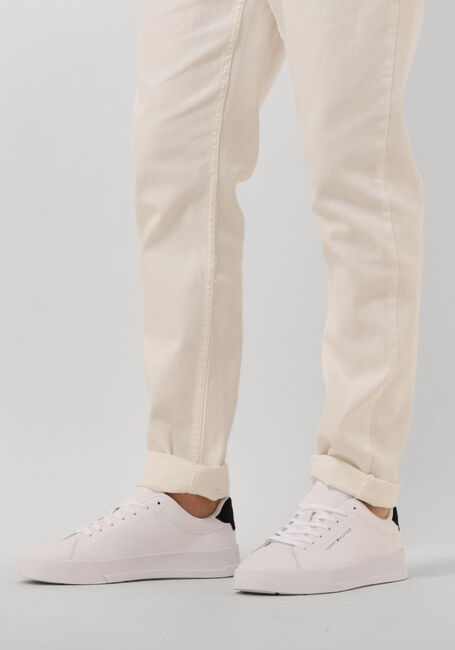 Witte TOMMY HILFIGER Lage sneakers TOMMY HILFIGER COURT Witte TOMMY HILFIGER Lage sneakers TOMMY HILFIGER COURT - large