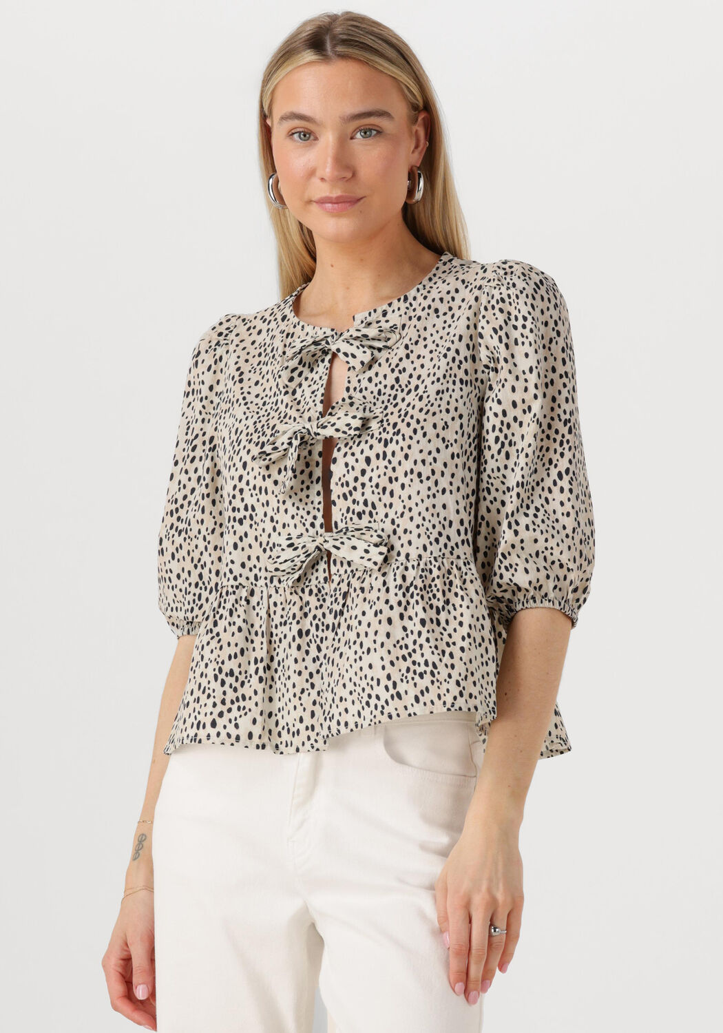 COLOURFUL REBEL Dames Tops & T-shirts Lina Cheetah Bow Top Beige