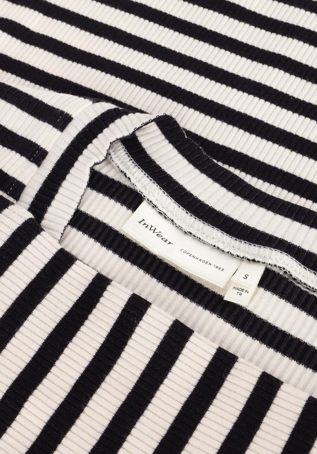 Zwarte INWEAR Top DAGNAIW STRIPED V T-SHIRT - large