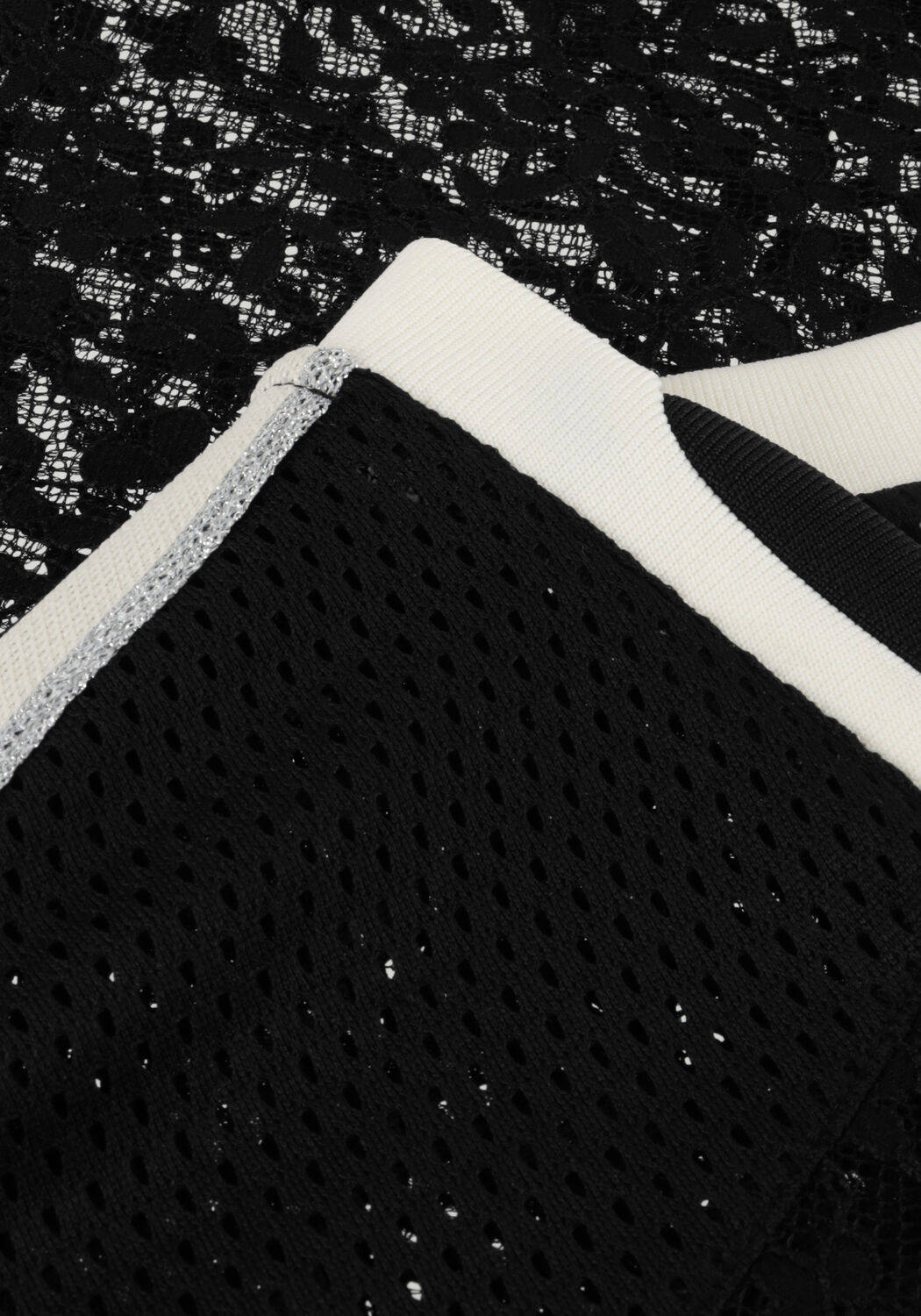 Zwarte HAUTE L'AMITI&Eacute; Tops & T-shirts LACE FOOTBALL V-BLOUSE - large